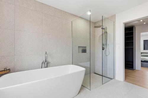 Ensuite bathroom - 17 Rue Lamarche, Delson, QC - Indoor Photo Showing Bathroom