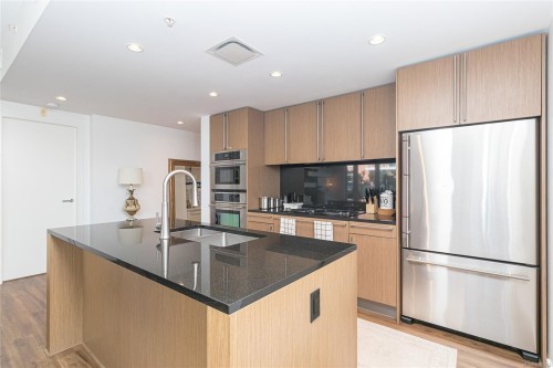 105-100 Saghalie Rd, Victoria, BC - Indoor Photo Showing Kitchen With Upgraded Kitchen