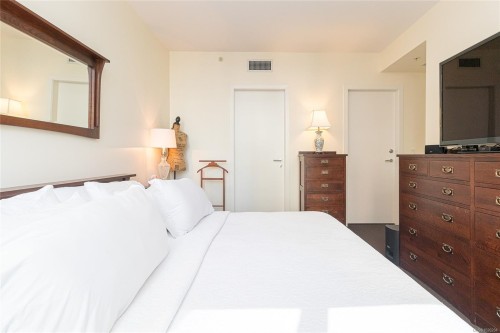 105-100 Saghalie Rd, Victoria, BC - Indoor Photo Showing Bedroom