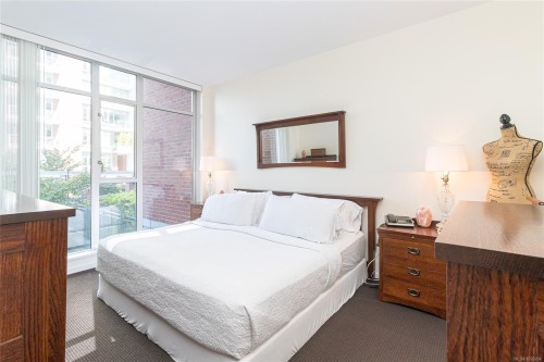 105-100 Saghalie Rd, Victoria, BC - Indoor Photo Showing Bedroom