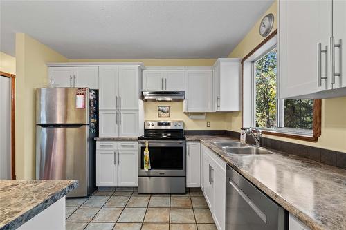 2164 Tomat Avenue, West Kelowna, BC - Indoor Photo Showing Kitchen With Double Sink