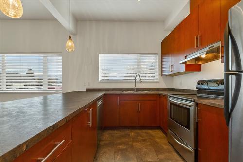 106-4205 27 Street, Vernon, BC - Indoor Photo Showing Kitchen