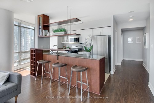 1703-5 Mariner Terrace, Toronto, ON - Indoor Photo Showing Kitchen