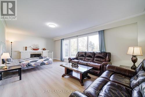 4762 14Th Avenue, Markham, ON - Indoor Photo Showing Living Room