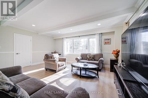 4762 14Th Avenue, Markham, ON - Indoor Photo Showing Living Room