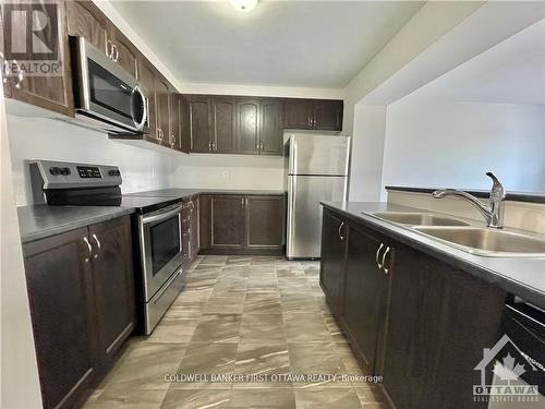 339 Pumpkinseed Crescent, Ottawa, ON - Indoor Photo Showing Kitchen With Double Sink