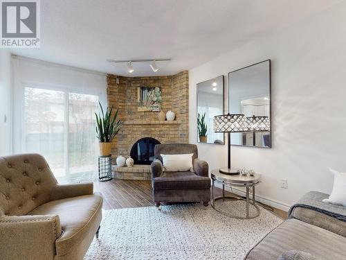 3453 Hannibal Road, Burlington, ON - Indoor Photo Showing Living Room