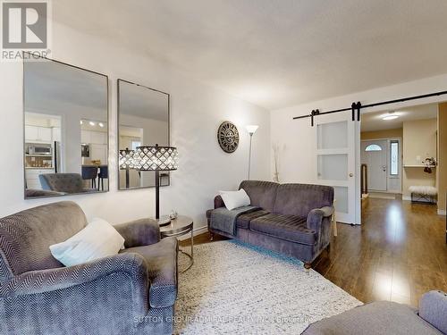 3453 Hannibal Road, Burlington, ON - Indoor Photo Showing Living Room