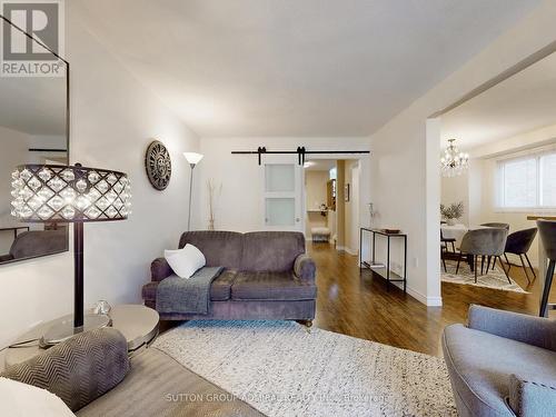 3453 Hannibal Road, Burlington, ON - Indoor Photo Showing Living Room