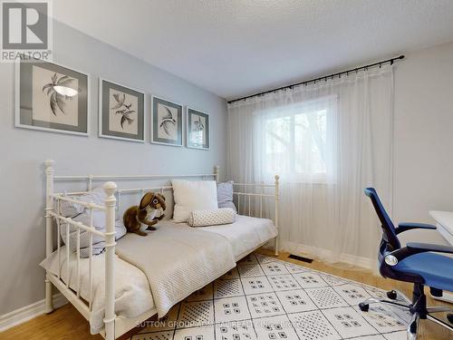 3453 Hannibal Road, Burlington, ON - Indoor Photo Showing Bedroom