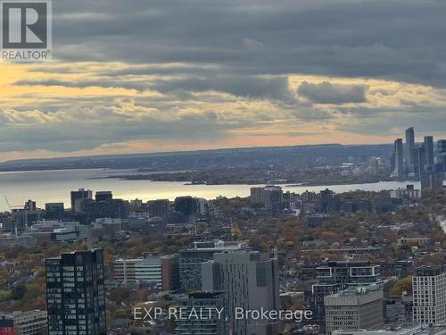 5811 - 8 Wellesley Street W, Toronto, ON - Outdoor With View