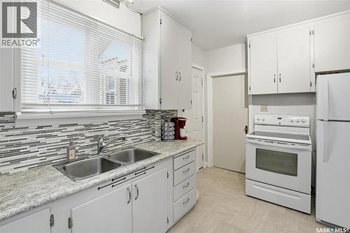 1413 Alexandra Avenue, Saskatoon, SK - Indoor Photo Showing Kitchen With Double Sink