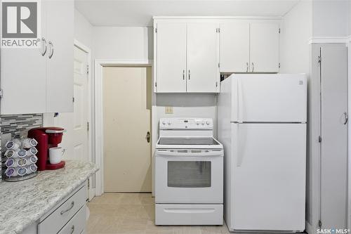 1413 Alexandra Avenue, Saskatoon, SK - Indoor Photo Showing Kitchen