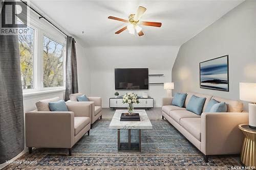 1413 Alexandra Avenue, Saskatoon, SK - Indoor Photo Showing Living Room