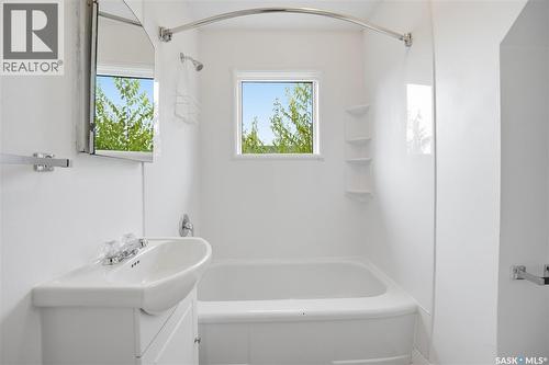 1413 Alexandra Avenue, Saskatoon, SK - Indoor Photo Showing Bathroom