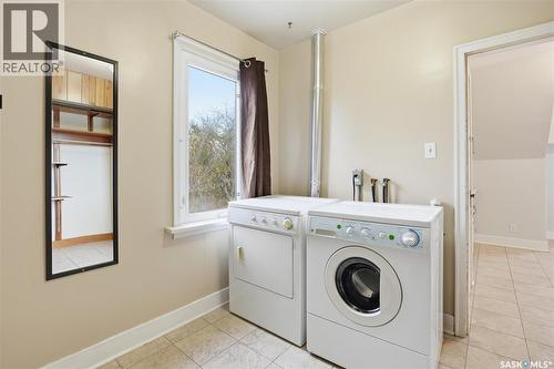 1413 Alexandra Avenue, Saskatoon, SK - Indoor Photo Showing Laundry Room