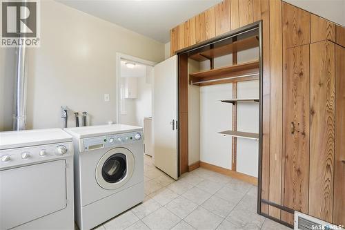 1413 Alexandra Avenue, Saskatoon, SK - Indoor Photo Showing Laundry Room