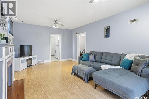 1413 Alexandra Avenue, Saskatoon, SK - Indoor Photo Showing Living Room