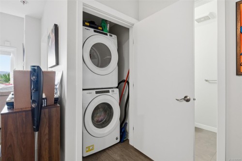 610-2843 Jacklin Rd, Langford, BC - Indoor Photo Showing Laundry Room