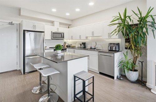 610-2843 Jacklin Rd, Langford, BC - Indoor Photo Showing Kitchen With Upgraded Kitchen