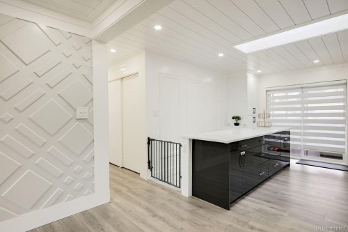 2710 Victor St, Victoria, BC 