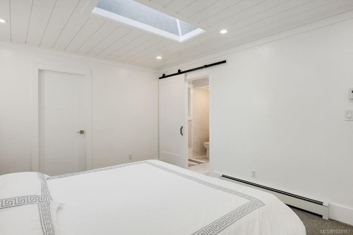 2710 Victor St, Victoria, BC 