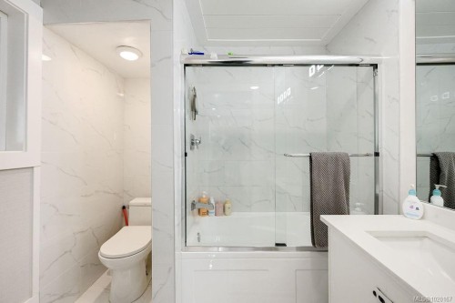 2710 Victor St, Victoria, BC 