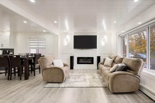 2710 Victor St, Victoria, BC 