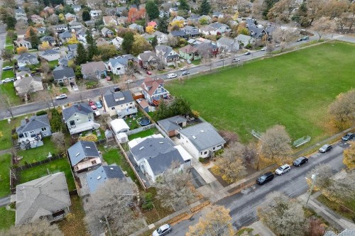 2710 Victor St, Victoria, BC 