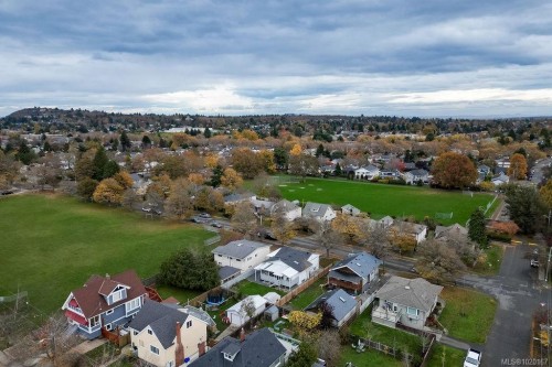 2710 Victor St, Victoria, BC 