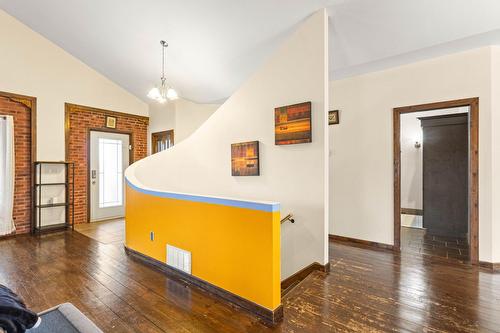 Escalier - 209 26E Avenue, Saint-Zotique, QC - Indoor Photo Showing Other Room