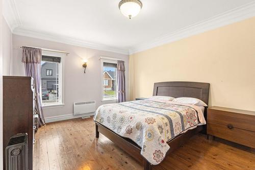 Chambre à coucher principale - 209 26E Avenue, Saint-Zotique, QC - Indoor Photo Showing Bedroom