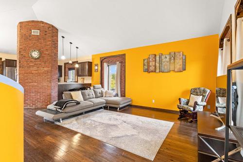 Salon - 209 26E Avenue, Saint-Zotique, QC - Indoor Photo Showing Living Room