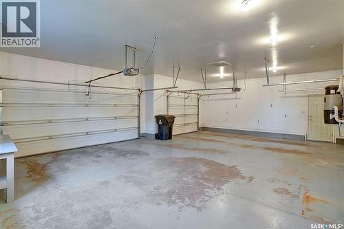 21 Woods Crescent, Edenwold Rm No.158, SK - Indoor Photo Showing Garage