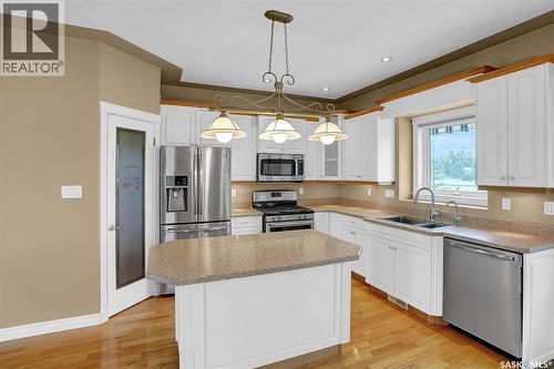 21 Woods Crescent, Edenwold Rm No.158, SK - Indoor Photo Showing Kitchen With Double Sink