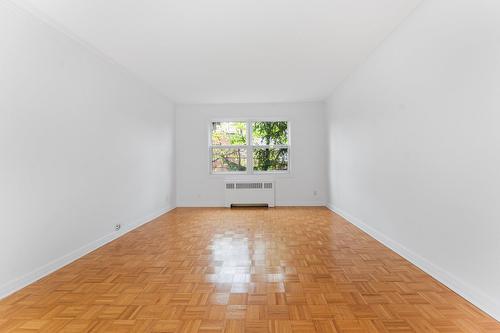 Salon - 6-3145 Av. Linton, Montréal (Côte-Des-Neiges/Notre-Dame-De-Grâce), QC - Indoor