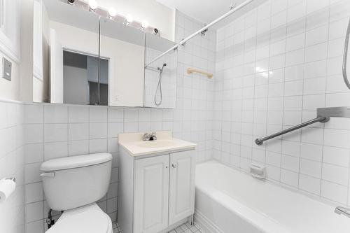 Salle de bains - 6-3145 Av. Linton, Montréal (Côte-Des-Neiges/Notre-Dame-De-Grâce), QC - Indoor Photo Showing Bathroom