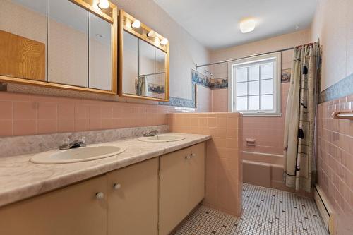 Bathroom - 69 Ch. Du Bord-Du-Lac-Lakeshore, Pointe-Claire, QC - Indoor Photo Showing Bathroom