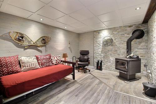 Salle familiale - 2125 Rue St-Denis, Drummondville, QC - Indoor With Fireplace