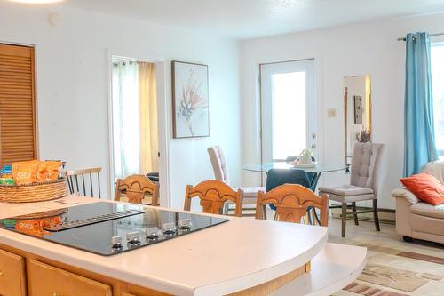 Cuisine - 39 Rue Monseigneur-Tessier E., Rouyn-Noranda, QC - Indoor