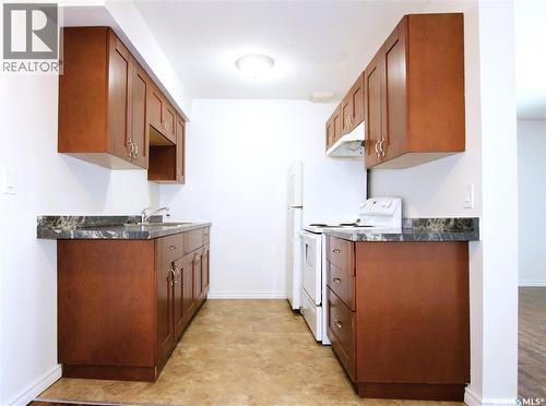 4188 Castle Road, Regina, SK - Indoor Photo Showing Kitchen