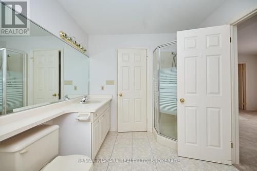 6869 Imperial Court, Niagara Falls (Dorchester), ON - Indoor Photo Showing Bathroom