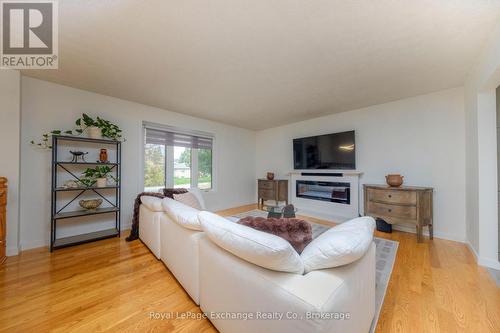 27 Dawson Drive, Kincardine, ON - Indoor Photo Showing Living Room