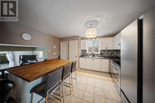 43 Idlewilde Lane, Hamilton, ON - Indoor Photo Showing Kitchen