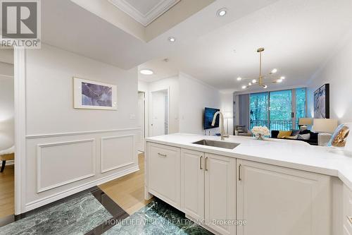 508 - 28 William Carson Crescent, Toronto, ON - Indoor Photo Showing Kitchen