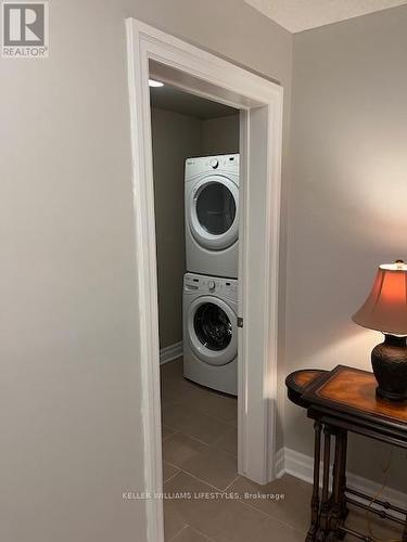 409 - 89 Ridout Street, London South (South F), ON - Indoor Photo Showing Laundry Room