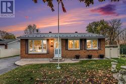 1366 METZ CRESCENT  Ottawa, ON K1K 3Z5