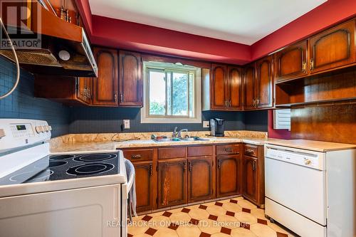 5712 Sunnylea Crescent, Niagara Falls (Arad/Fallsview), ON - Indoor Photo Showing Kitchen With Double Sink