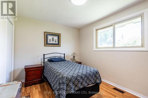 5712 Sunnylea Crescent, Niagara Falls (Arad/Fallsview), ON - Indoor Photo Showing Bedroom