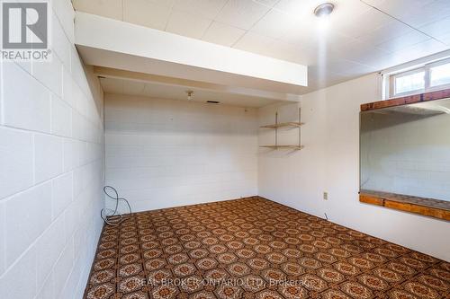 5712 Sunnylea Crescent, Niagara Falls (Arad/Fallsview), ON - Indoor Photo Showing Other Room